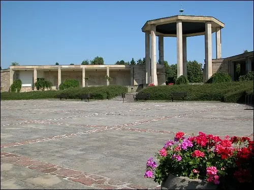 Το Μνημείο και το Μουσείο στο Lidice
